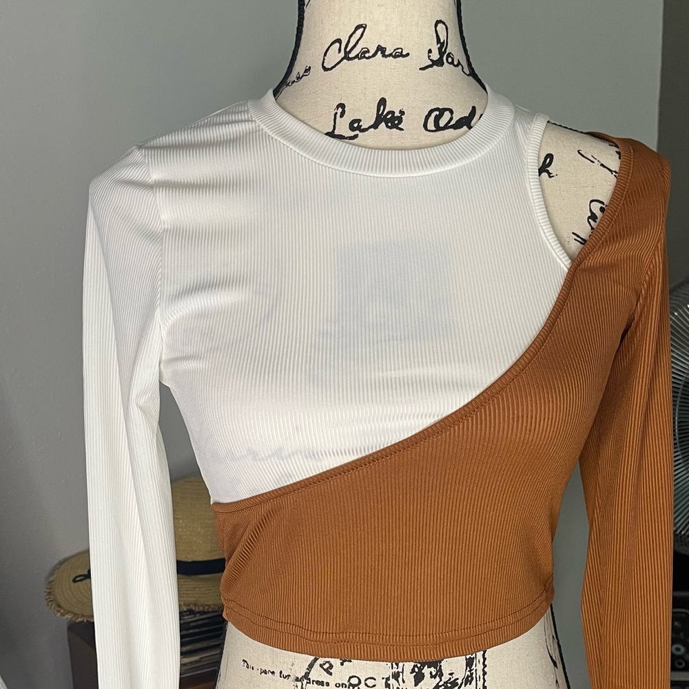 Gone- Stylish Crop Top in Size Small - Picture 8 of 15